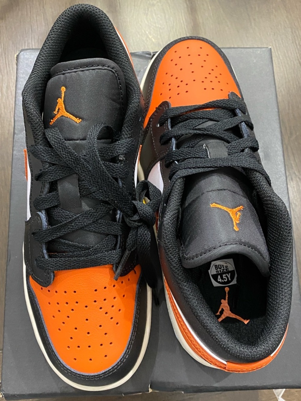 Nike Jordan Low-Top Sneakers - Black & Orange 4.5Y